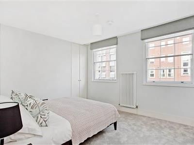 Vauxhall Bridge Road, SW1V - Photo 2