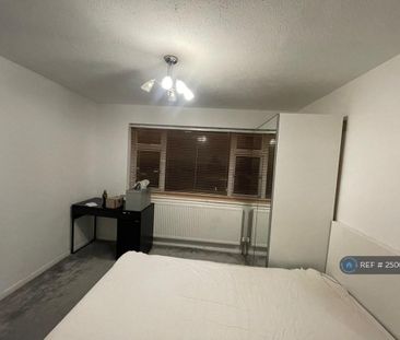 3 bedroom terraced house to rent - Photo 4