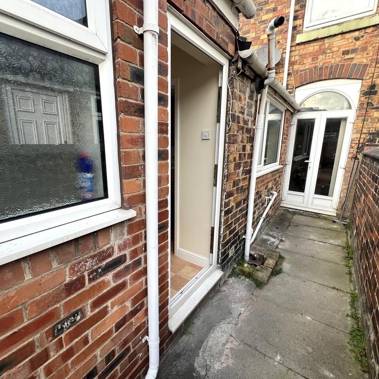 2 bedroom terraced house to rent - Photo 1