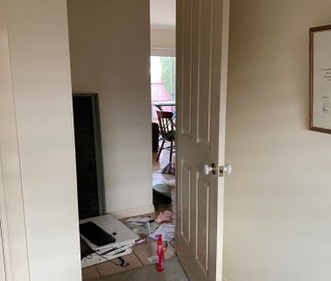 Altona Meadows - Photo 4