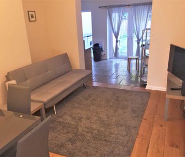 Worple Road, Raynes Park - Photo 1