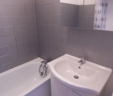 Appartement à louer - REIMS- RUE GAMBETTA - Photo 2