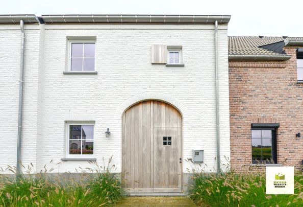 Recente en energiezuinige woning met 4 slpk, carport en parkeerplaats in doodlopende straat - Foto 1