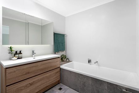 Modern & Ultra Convenient 2 Bedroom Townhouse - Photo 5