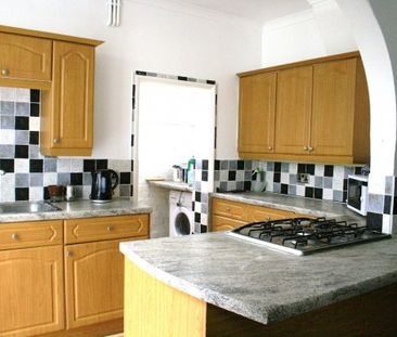 Superb 5 bed property to let. Close to University. Bills included. - Photo 6