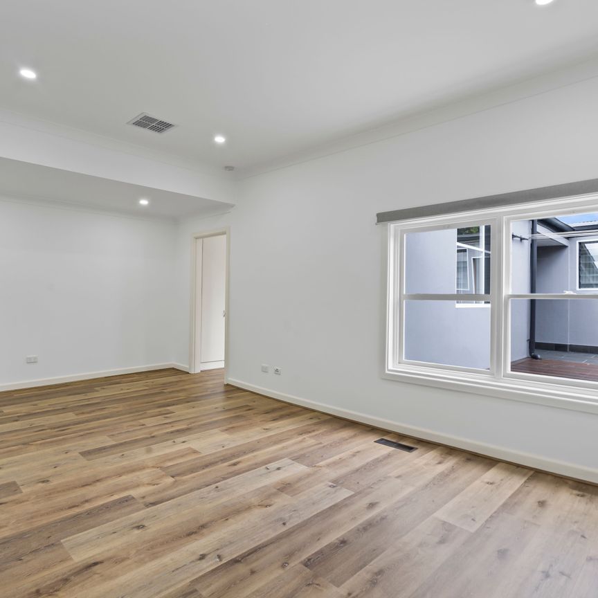 Charming, Fully Refreshed 3-Bedroom Home in a Prime South Melbourne Location - Photo 1