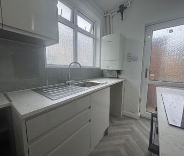 3 bedroom semi-detached house to rent - Photo 4