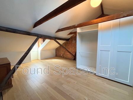 $1,899 / 2 br / 1 ba / 328 James st N unit 2 - Photo 2