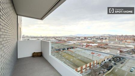 2 room luxury Apartment for rent in Badalona, Catalonia - Photo 3