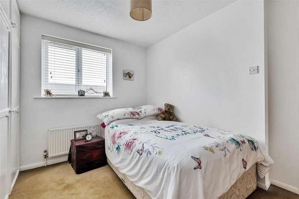 Lowestoft Drive, Cippenham, SL1 - Photo 1