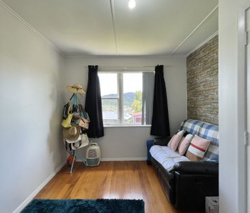 Sunny 3 Bedroom Home in Wainuiomata - Photo 2