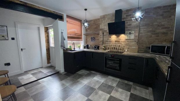 1 bedroom in a house share to rent - Photo 1