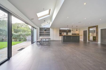 6 bedroom detached house to rent - Photo 4