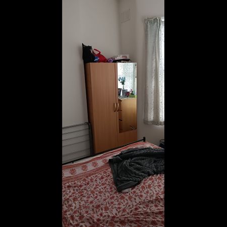 Room in a Shared House, Lawrence Road, E6 - Photo 3