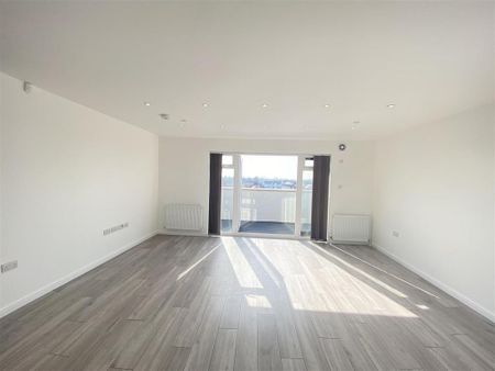 2 bedroom flat to rent - Photo 2