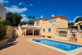 LONG TERM RENTAL Beautiful villa with sea views for rent in Benissa coast with 5 bedrooms.
