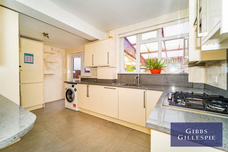 5 bedroom semi-detached house to rent - Photo 2