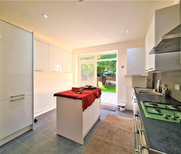 3 bedroom flat to rent - Photo 6