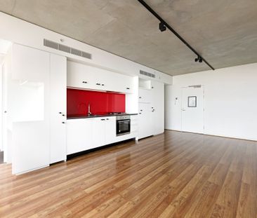 Live the lifestyle you want! (Balcony and integrated fridge included.) - Photo 1