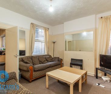 4 bed Semi-Detached House for Rent - Photo 1