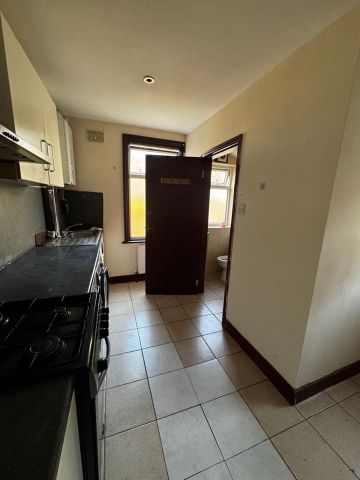2 Bed Flat, Cameron Road, IG3 - Photo 3