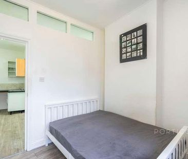 High Road Leyton, London, E10 - Photo 2