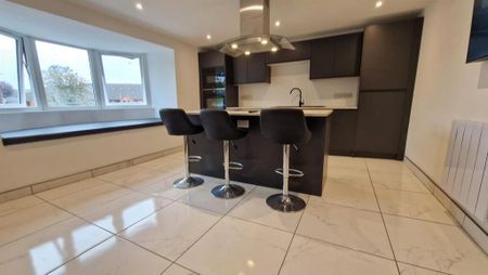 1 bedroom in a flat share to rent - Photo 3