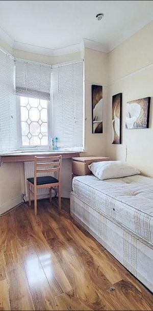 1 bedroom in a house share to rent - Photo 1