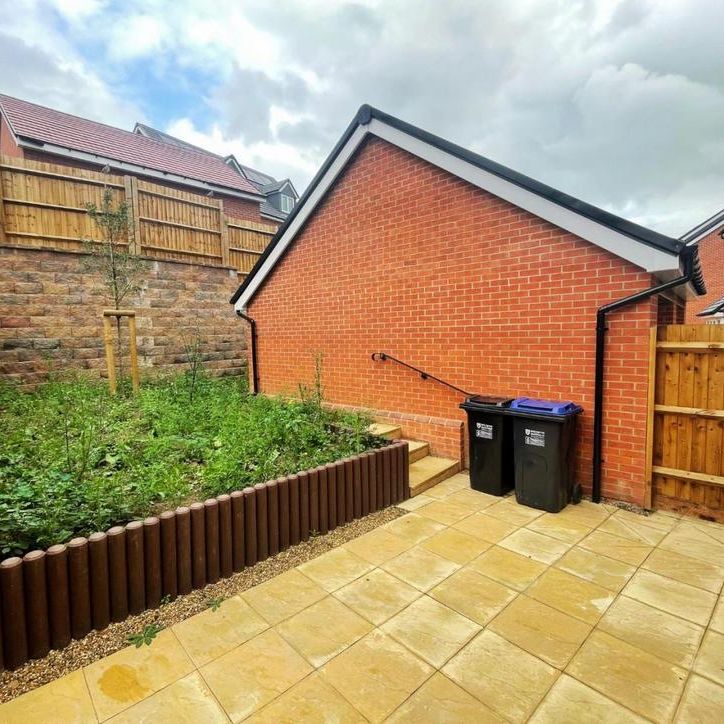 3 bedroom semi-detached house to rent - Photo 1