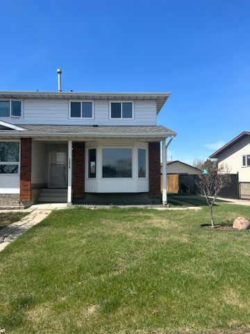 GREAT 3 BED, 1.5 BATH TWO-STOREY HALF DUPLEX IN THE COMMUNITY OF CARLISLE - Photo 5