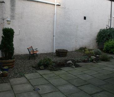 IMMACULATE 2 BEDROOM FLAT – BROCHTIE COURT, BROUGHTY FERRY - Photo 1