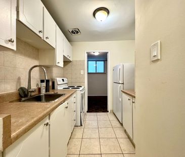 For Lease - 570 Eglinton Avenue Unit# 4, Toronto, Ontario - Photo 3