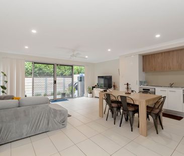 Popular Complex, 3 Bedroom Townhouse with Pool Access! - Photo 2