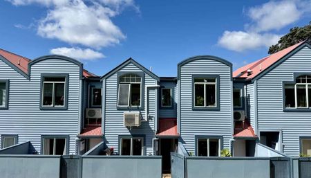 Sunny & Stylish 2-Bedroom Home in Kelburn - Photo 5