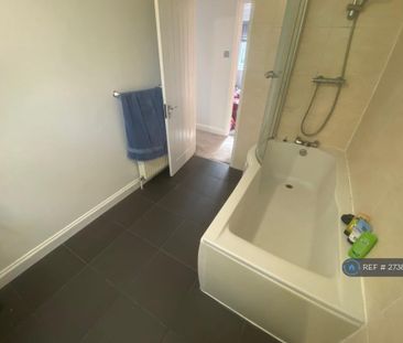 1 bedroom in a house share to rent - Photo 2