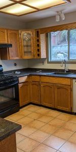 3 Bedroom and Den East Abby House - RENTDAN - Photo 3