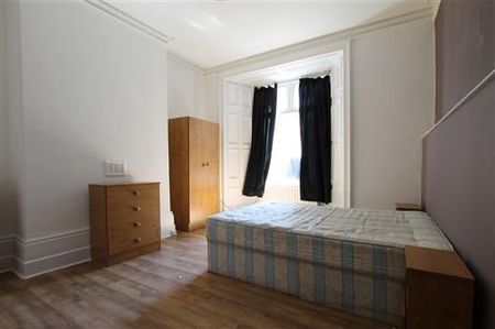 6 bedroom terraced house to rent - Photo 2