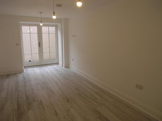 1 bedroom ground floor flat to rent - Photo 1