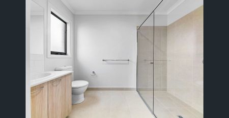 Grand Accessibility, Modern Comfort – A Clyde North Standout - Photo 5