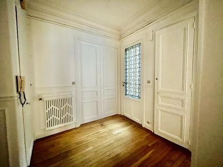 A LOUER 4 PIECES 100.46m² PARIS VIIIème - Photo 4