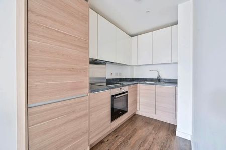 1 Bed Flat, Mary Rose Square, SE16 - Photo 4