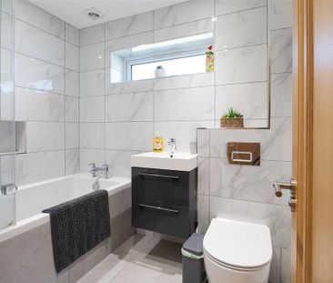 2 bedroom semi-detached bungalow to rent - Photo 6