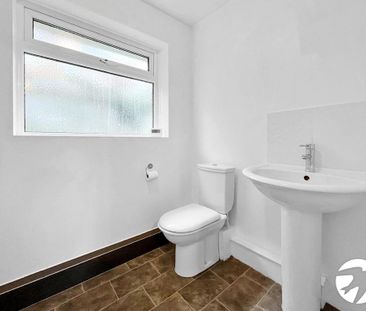 3 bedroom end of terrace house to rent - Photo 2