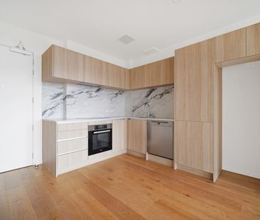 Easy Modern Living in Takapuna - Photo 2