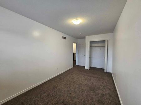 For Lease - 209 Woodmeadow Court, Kitchener, Ontario - Photo 2