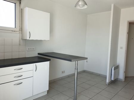 Location Appartement 3 pièces 82m² NIMES 30900 - Photo 2