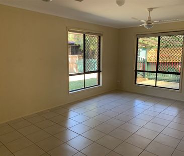 Cosy Low Set Unit Available! - Photo 1