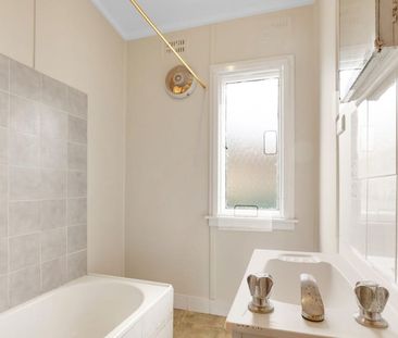 4 Bedrooms in West Tamworth - Photo 4