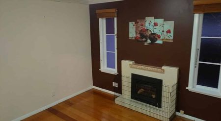 Spacious 3 bedrooms + on Gibbons st - Photo 5