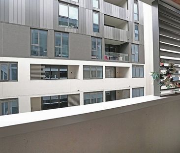 Modern Urban Living in South Melbourne - Photo 3